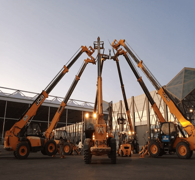 رافعة جي سي بي بوم